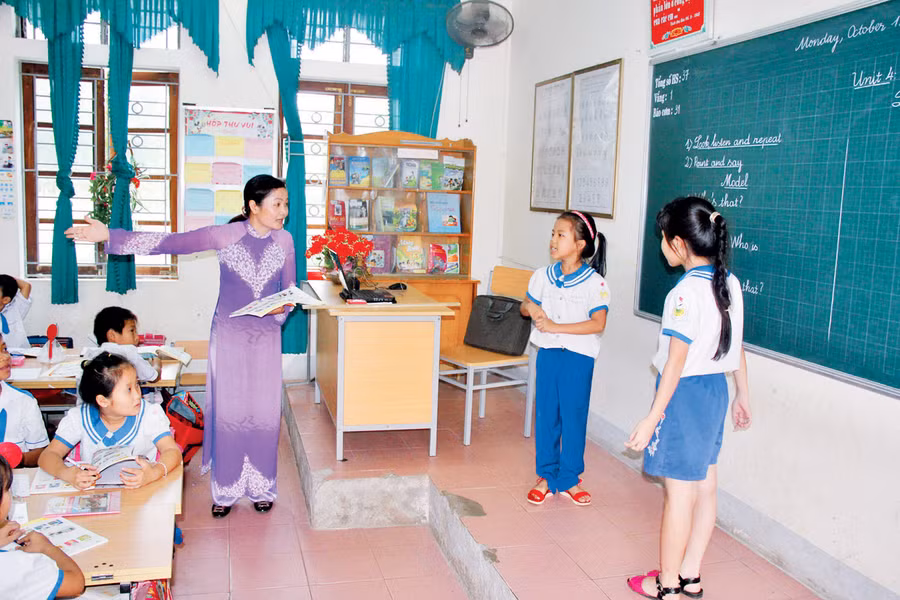 Quan tâm đội ngũ nhà giáo bằng những chính sách đặc thù Quan tâm đội ngũ nhà giáo bằng những chính sách đặc thù