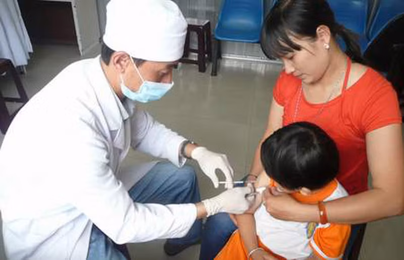 Từ cuối tháng 12/2018, sẽ triển khai tiêm vắc xin 5 trong 1 ComBe Five thay thế vắc xin 5 trong 1 Quinvaxem trên cả nước