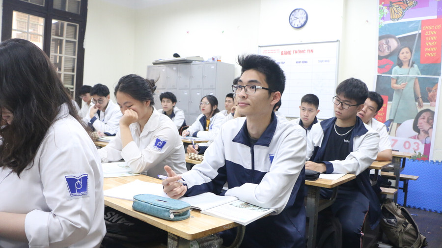 Học sinh lớp 12 Trường THPT Phan Đình Phùng tăng tốc ôn tập chuẩn bị thi tốt nghiệp THPT 2023. Học sinh lớp 12 Trường THPT Phan Đình Phùng tăng tốc ôn tập chuẩn bị thi tốt nghiệp THPT 2023.