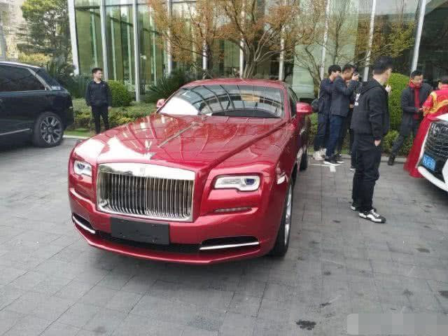 Cận cảnh chiếc xe đắt tiền được Vương Tư Thông dành tặng bạn. Thieu gia TQ tang Rolls-Royce trieu USD mung cuoi MC xinh dep hinh anh 7