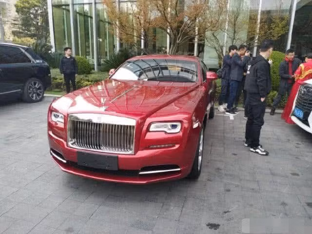 Thieu gia TQ tang Rolls-Royce trieu USD mung cuoi MC xinh dep hinh anh 7 