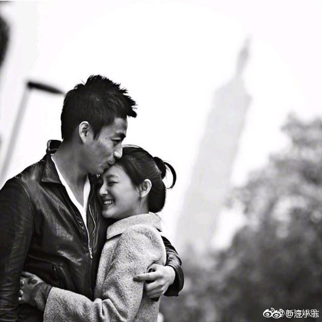 Giữa lùm xùm ly hôn với Đại S, ông xã Uông Tiểu Phi đã có hành động vô cùng ngọt ngào đáp trả - Ảnh 2. Giữa lùm xùm ly hôn với Đại S, ông xã Uông Tiểu Phi đã có hành động vô cùng ngọt ngào đáp trả - Ảnh 2.