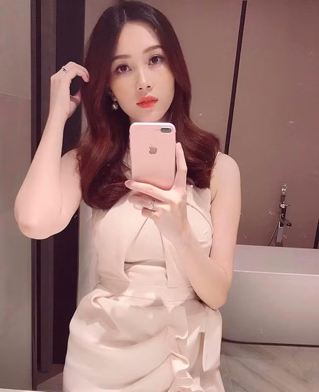 Cận cảnh nơi sống xa hoa, rợp bóng cây xanh của vợ chồng Hoa hậu Đặng Thu Thảo - Ảnh 8. Cận cảnh nơi sống xa hoa, rợp bóng cây xanh của vợ chồng Hoa hậu Đặng Thu Thảo - Ảnh 8.