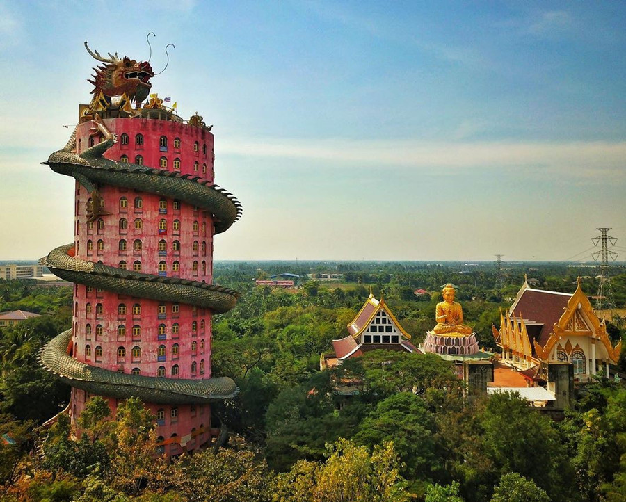 Thoạt nhìn cứ tưởng bối cảnh phim Hollywood nhưng hoá ra ngôi chùa này ở Thái lại hoàn toàn có thật! - Ảnh 3. Thoạt nhìn cứ tưởng bối cảnh phim Hollywood nhưng hoá ra ngôi chùa này ở Thái lại hoàn toàn có thật! - Ảnh 3.