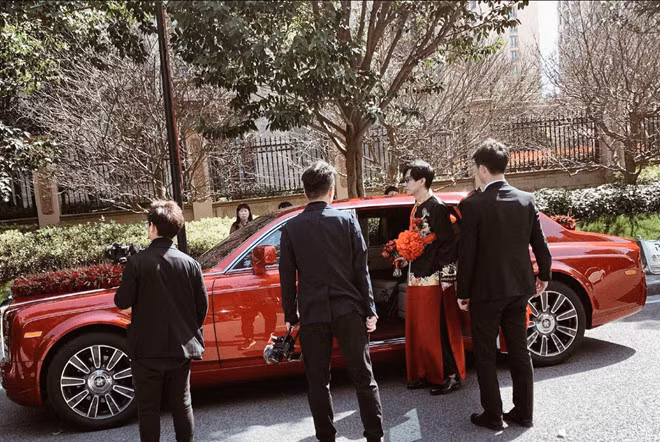 Thieu gia TQ tang Rolls-Royce trieu USD mung cuoi MC xinh dep hinh anh 5 