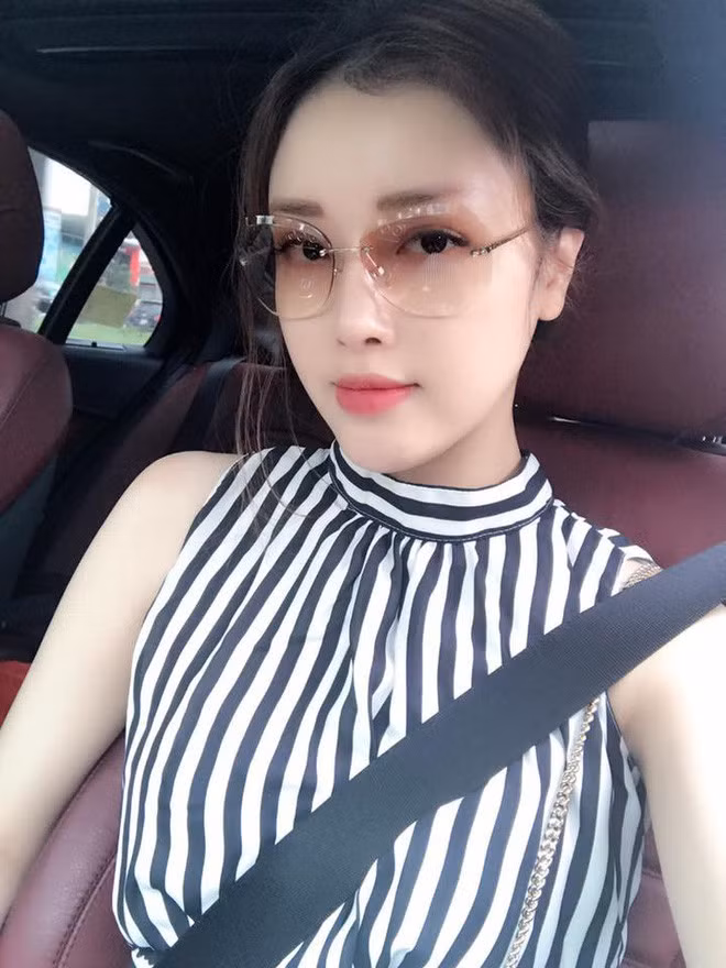 Hiện tại Ngọc Phượng sử hữu một làn da trắng mịn, khuôn mặt khả ái chẳng thua kém gì cô chị. 