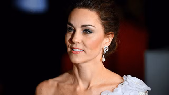 Catherine Middleton (Kate Middleton) là Nữ công tước xứ Cambridge, vợ Hoàng tử William, cháu trai trưởng của Nữ hoàng Elizabeth II, Vương quốc Anh. Kate sinh năm 1982 và đã sinh ba con với Hoàng tử William. Nữ công tước xứ Cambridge được Brighside nhận xét xinh đẹp nhất trong danh sách này.
