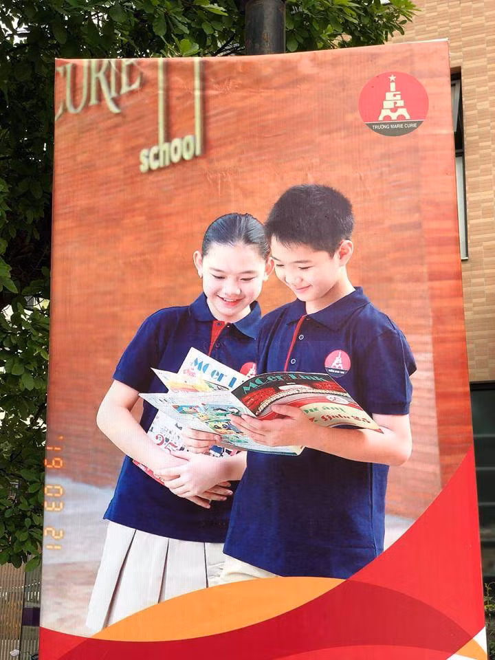 Back drop tuyển sinh vào lớp 6 của trường Marie Curie.