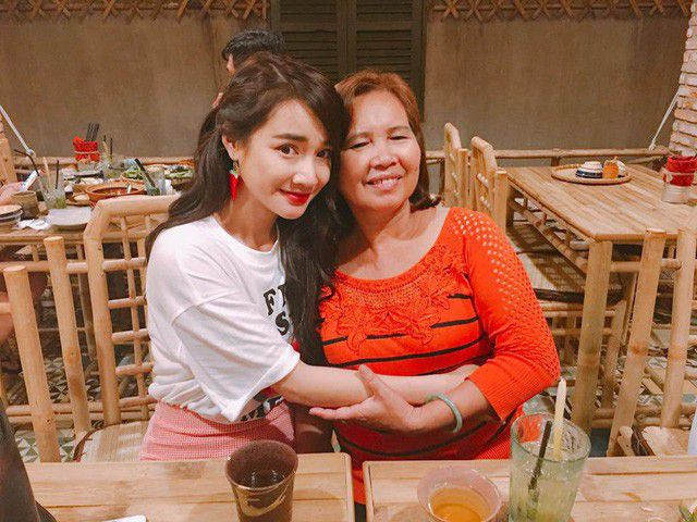 Khám phá căn nhà Trường Giang tặng Nhã Phương ảnh 8 Ngoài ra cặp đôi còn sở hữu quán cơm