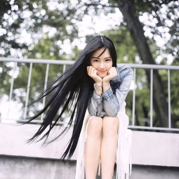 4 hot girl dinh dam khien dan mang 