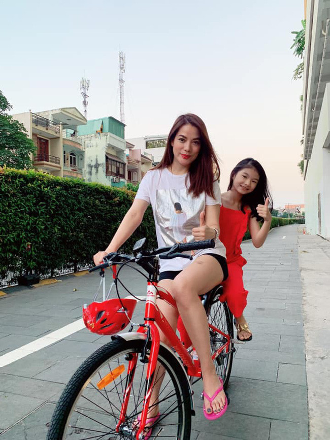 5 năm sau ngày bố mẹ ly hôn, con gái của Trương Ngọc Ánh vụt phổng phao đến bất ngờ - Ảnh 4. 5 năm sau ngày bố mẹ ly hôn, con gái của Trương Ngọc Ánh vụt phổng phao đến bất ngờ - Ảnh 4.