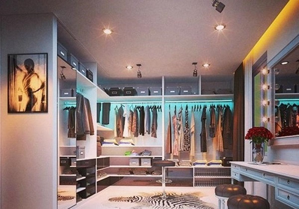 Khánh My - đối thủ Ngọc Trinh sống ra sao?