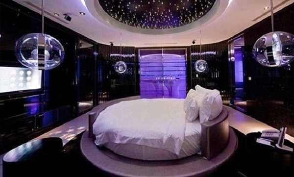 Khánh My - đối thủ Ngọc Trinh sống ra sao?