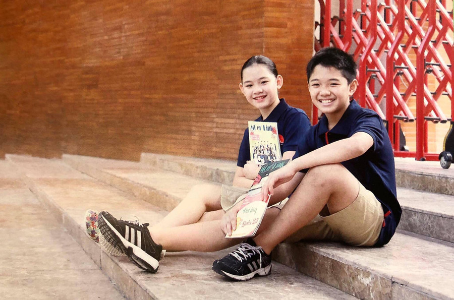 HÌnh ảnh 2 anh em sinh đôi còn được in trong cuốn Nhật ký học đường của trường.