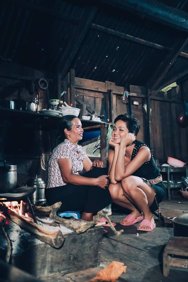 H"Hen Niê tiết lộ: Chẳng phải "đắt show event", hạnh phúc của hoa hậu đơn giản thế này thôi ảnh 5 HHen Niê hé lộ hạnh phúc của hoa hậu: Chẳng phải đắt show event, chỉ đơn giản thế này!