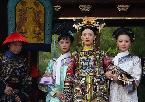 bi an dang sau cai do tay cua phi tan trong cung cam thoi xua hinh anh 1