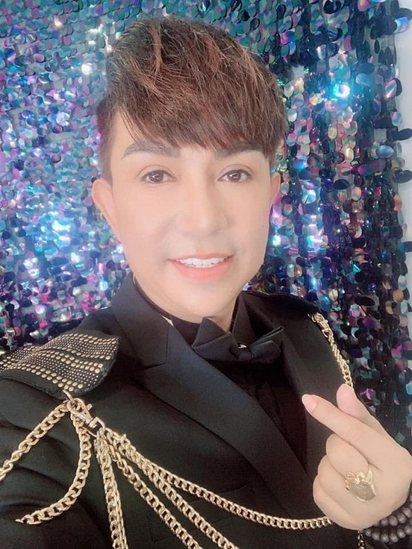 U60 Long Nhật xuất hiện với gương mặt khác lạ sau tin đồn phẫu thuật chuyển giới ảnh 1