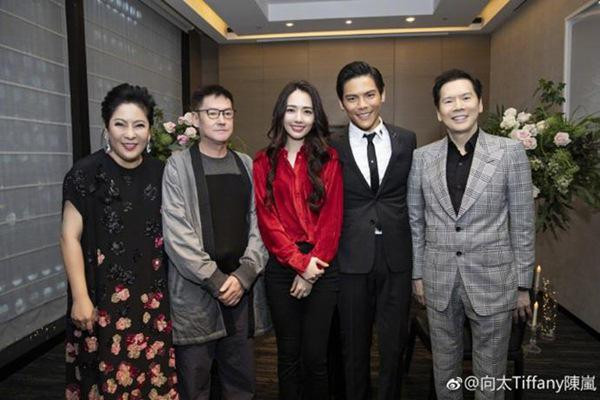 dinh be boi mai dam, nguoi dep nay van duoc con trai &#34;trum xa hoi den&#34; quy goi cau hon - 7