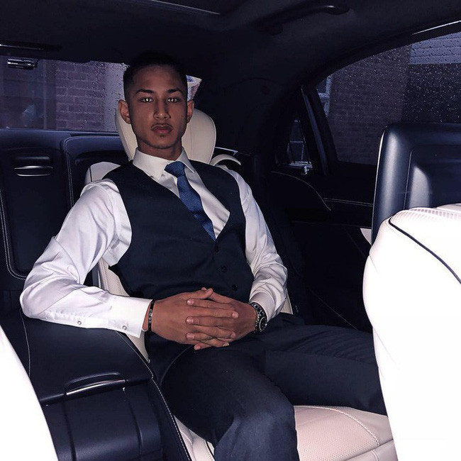 Cận mặt chân sút con nhà hoàng tộc, sở hữu tài sản 461 nghìn tỷ của đội tuyển Brunei tại vòng loại U23 Châu Á - Ảnh 4. Cận mặt chân sút con nhà hoàng tộc, sở hữu tài sản 461 nghìn tỷ của đội tuyển Brunei tại vòng loại U23 Châu Á - Ảnh 4.