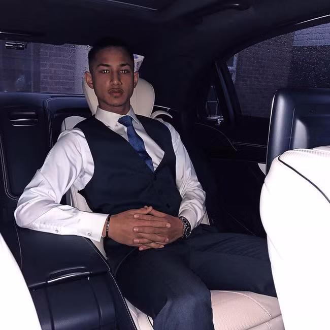 Cận mặt chân sút con nhà hoàng tộc, sở hữu tài sản 461 nghìn tỷ của đội tuyển Brunei tại vòng loại U23 Châu Á - Ảnh 4. Cận mặt chân sút con nhà hoàng tộc, sở hữu tài sản 461 nghìn tỷ của đội tuyển Brunei tại vòng loại U23 Châu Á - Ảnh 4.