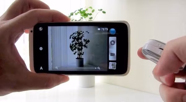 Nếu bạn không thể gọi điện, rất có thể khu vực xugn quanh bạn đã có thiết bị quay lén, nguyên nhân là do sự can thiệp của cáp quang trong quá trình truyền tín hiệu.