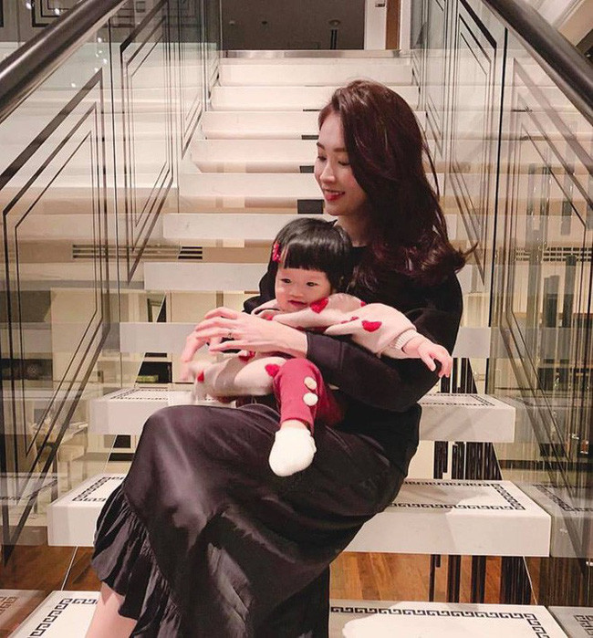 Cận cảnh nơi sống xa hoa, rợp bóng cây xanh của vợ chồng Hoa hậu Đặng Thu Thảo - Ảnh 5. Cận cảnh nơi sống xa hoa, rợp bóng cây xanh của vợ chồng Hoa hậu Đặng Thu Thảo - Ảnh 5.