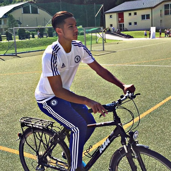 Cận mặt chân sút con nhà hoàng tộc, sở hữu tài sản 461 nghìn tỷ của đội tuyển Brunei tại vòng loại U23 Châu Á - Ảnh 5. Cận mặt chân sút con nhà hoàng tộc, sở hữu tài sản 461 nghìn tỷ của đội tuyển Brunei tại vòng loại U23 Châu Á - Ảnh 5.