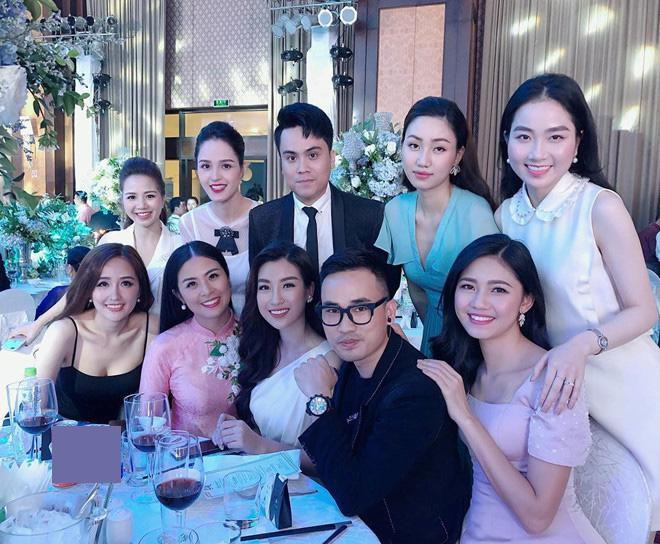 Nhan sắc “cực phẩm” của hội bạn thân Hoa hậu Vbiz, người thấp nhất đã... 1m73 ảnh 3 hoi ban than hoa hau cua vbiz: nhan sac thi toan "cuc pham", nguoi thap nhat da... 1m73 - 4