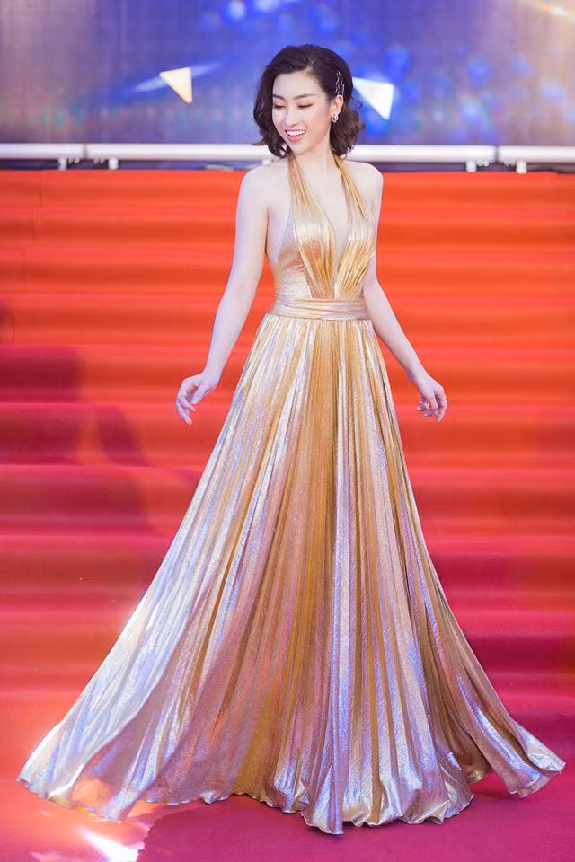 Nhan sắc “cực phẩm” của hội bạn thân Hoa hậu Vbiz, người thấp nhất đã... 1m73 ảnh 8 hoi ban than hoa hau cua vbiz: nhan sac thi toan "cuc pham", nguoi thap nhat da... 1m73 - 10