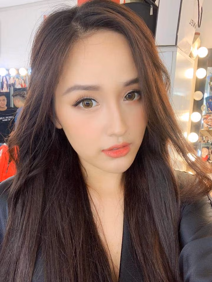 Nhan sắc “cực phẩm” của hội bạn thân Hoa hậu Vbiz, người thấp nhất đã... 1m73 ảnh 4 hoi ban than hoa hau cua vbiz: nhan sac thi toan "cuc pham", nguoi thap nhat da... 1m73 - 5