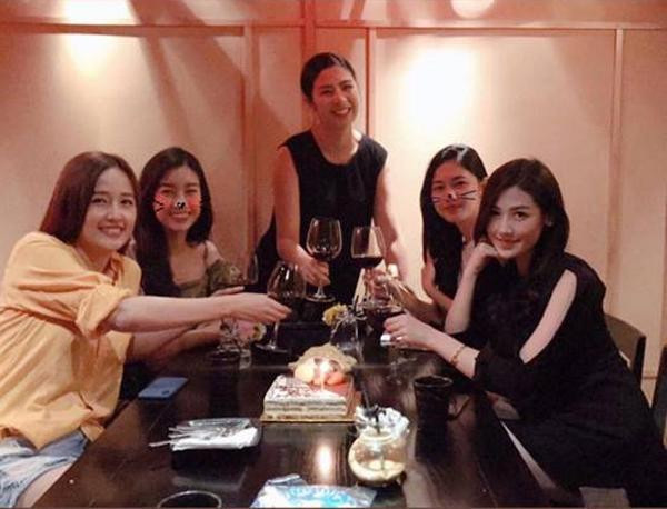 Nhan sắc “cực phẩm” của hội bạn thân Hoa hậu Vbiz, người thấp nhất đã... 1m73 ảnh 1 hoi ban than hoa hau cua vbiz: nhan sac thi toan "cuc pham", nguoi thap nhat da... 1m73 - 1