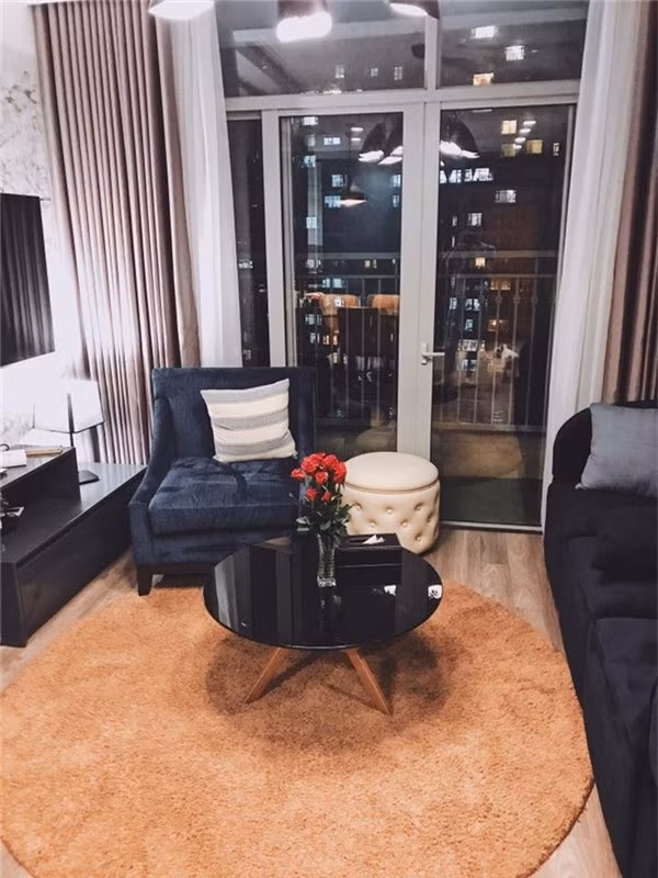 Nội thất bên trong căn hộ được bày biện vô cùng hiện đại, sang trọng.