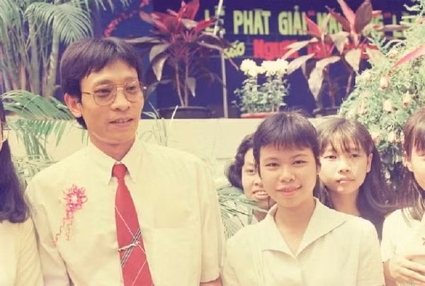 Quá khứ cơ cực của nhà báo Lại Văn Sâm: Bán hàng ngoài chợ, được mẹ vợ nuôi