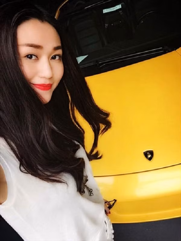 Khánh My - đối thủ Ngọc Trinh sống ra sao?