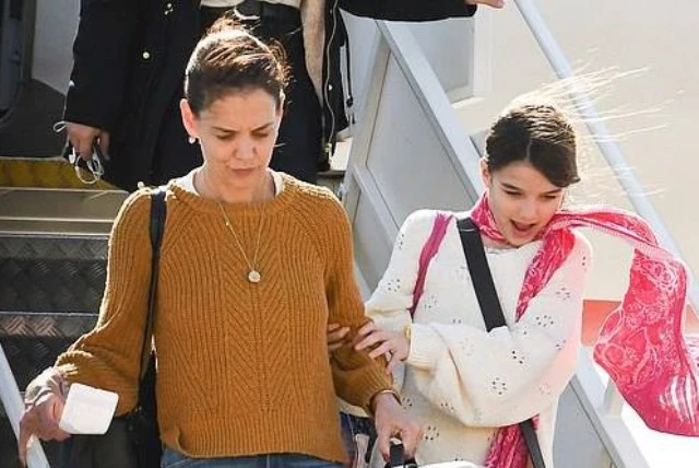 Bất ngờ cuộc sống giản dị của “công chúa Hollywood một thời” Suri Cruise