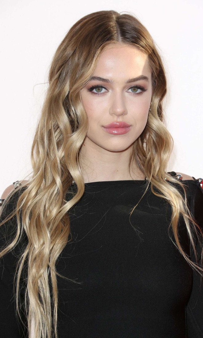 Top ái nữ xuất chúng nhất nhà sao Hollywood: Con gái "Kẻ hủy diệt" quá đẹp, sao "50 sắc thái" hóa ra là con nhà nòi - Ảnh 10. Top ái nữ xuất chúng nhất nhà sao Hollywood: Con gái "Kẻ hủy diệt" quá đẹp, sao "50 sắc thái" hóa ra là con nhà nòi - Ảnh 10.