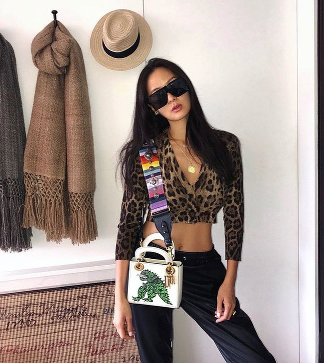 Cuộc sống viên mãn của nữ thừa kế xinh đẹp nhất Đài Loan: Ngoài 40 mà như gái đôi mươi cùng người chồng 20 năm vẫn yêu như thủa ban đầu - Ảnh 5. Cuộc sống viên mãn của nữ thừa kế xinh đẹp nhất Đài Loan: Ngoài 40 mà như gái đôi mươi cùng người chồng 20 năm vẫn yêu như thủa ban đầu - Ảnh 5.