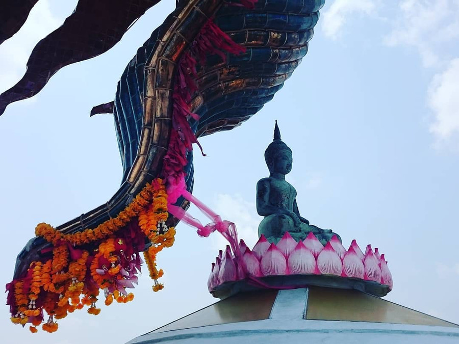 Thoạt nhìn cứ tưởng bối cảnh phim Hollywood nhưng hoá ra ngôi chùa này ở Thái lại hoàn toàn có thật! - Ảnh 5. Thoạt nhìn cứ tưởng bối cảnh phim Hollywood nhưng hoá ra ngôi chùa này ở Thái lại hoàn toàn có thật! - Ảnh 5.