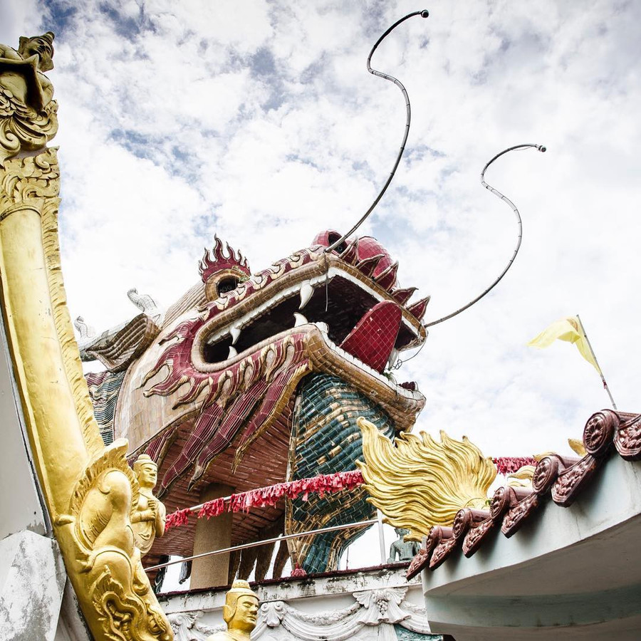 Thoạt nhìn cứ tưởng bối cảnh phim Hollywood nhưng hoá ra ngôi chùa này ở Thái lại hoàn toàn có thật! - Ảnh 6. Thoạt nhìn cứ tưởng bối cảnh phim Hollywood nhưng hoá ra ngôi chùa này ở Thái lại hoàn toàn có thật! - Ảnh 6.