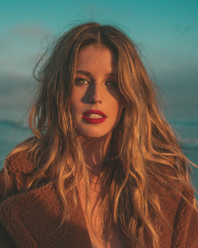 Top ái nữ xuất chúng nhất nhà sao Hollywood: Con gái "Kẻ hủy diệt" quá đẹp, sao "50 sắc thái" hóa ra là con nhà nòi - Ảnh 3. Top ái nữ xuất chúng nhất nhà sao Hollywood: Con gái "Kẻ hủy diệt" quá đẹp, sao "50 sắc thái" hóa ra là con nhà nòi - Ảnh 3.