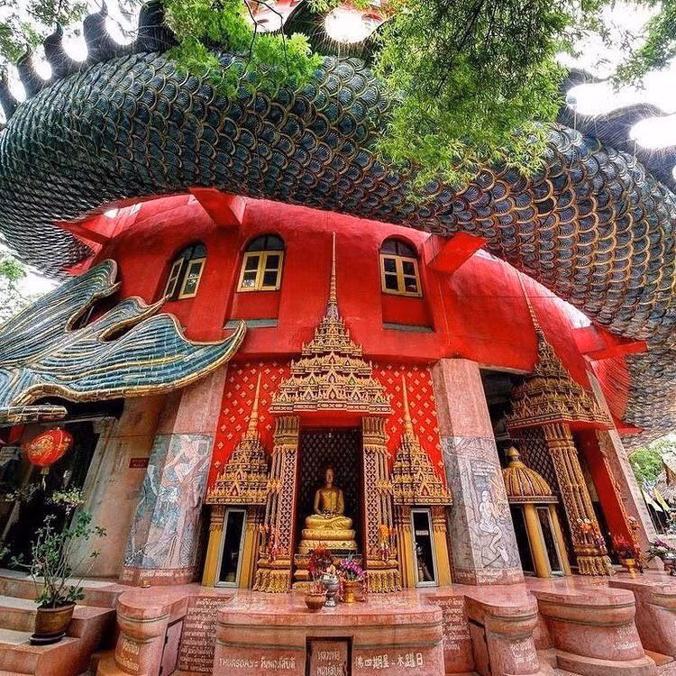 Thoạt nhìn cứ tưởng bối cảnh phim Hollywood nhưng hoá ra ngôi chùa này ở Thái lại hoàn toàn có thật! - Ảnh 4. Thoạt nhìn cứ tưởng bối cảnh phim Hollywood nhưng hoá ra ngôi chùa này ở Thái lại hoàn toàn có thật! - Ảnh 4.