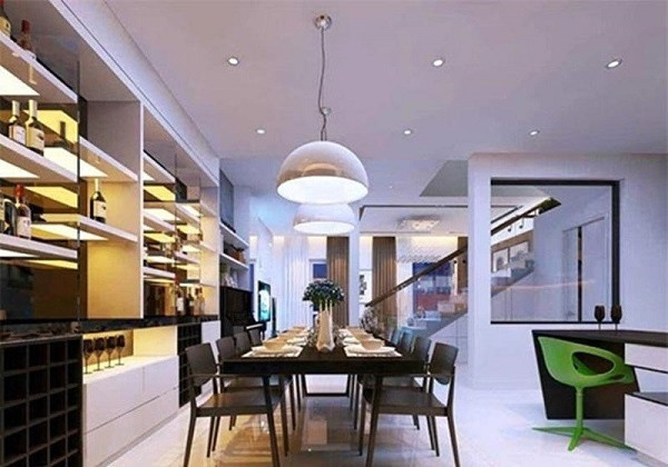 Khánh My - đối thủ Ngọc Trinh sống ra sao?