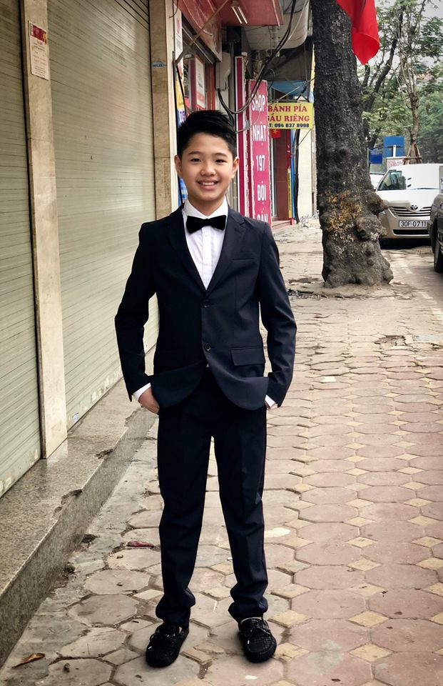 Nhật Minh đam mê bóng đá và thường xuyên góp những bàn thắng cho đội bóng của lớp.