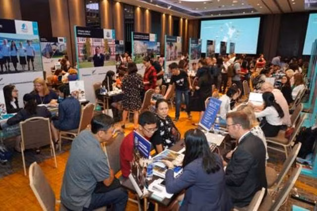 Triển lãm năm nay mang đến một loạt cơ hội học bổng cho các bậc học khác nhau, bao gồm học bổng Chính phủ New Zealand bậc Trung học (NZSS), học bổng Chính phủ New Zealand bậc Sau Đại học; và rất nhiều học bổng từ các trường tham gia Triển lãm năm nay.