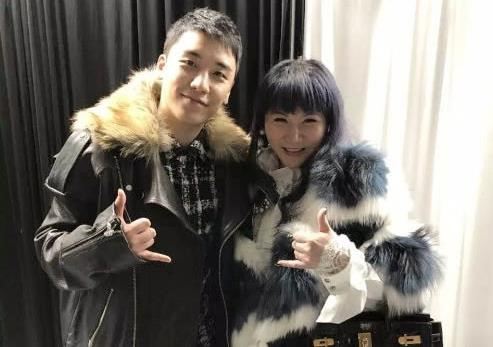 "Bà trùm Đài Loan" ở hộp đêm Seungri: Thế lực đen, đốt tiền trác táng ảnh 2 "Bà trùm Đài Loan" ở hộp đêm Seungri: Thế lực đen, đốt tiền trác táng ảnh 2