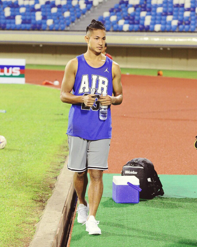 Cận mặt chân sút con nhà hoàng tộc, sở hữu tài sản 461 nghìn tỷ của đội tuyển Brunei tại vòng loại U23 Châu Á - Ảnh 9. Cận mặt chân sút con nhà hoàng tộc, sở hữu tài sản 461 nghìn tỷ của đội tuyển Brunei tại vòng loại U23 Châu Á - Ảnh 9.