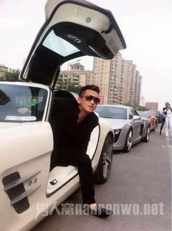 Thiếu gia ngông cuồng, giàu có nhất Trung Quốc: Thấp bé vẫn cặp kè toàn minh tinh nóng bỏng - Ảnh 6. Thiếu gia ngông cuồng, giàu có nhất Trung Quốc: Thấp bé vẫn cặp kè toàn minh tinh nóng bỏng - Ảnh 6.