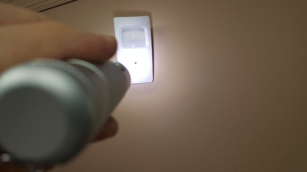 Hàn Quốc rúng động 1.600 khách bị quay lén trong khách sạn: Cách đơn giản phát hiện camera tàng hình ảnh 4 Hàn Quốc rúng động 1.600 khách bị quay lén trong khách sạn, đây là cách để bạn phát hiện camera tàng hình