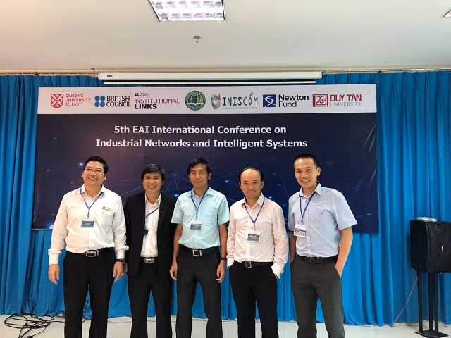 Các đại biểu bên lề hội nghị