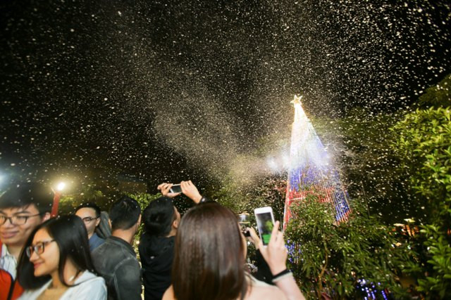 Sau thời gian ngắn, những bông tuyết nhân tạo sẽ tự tan.